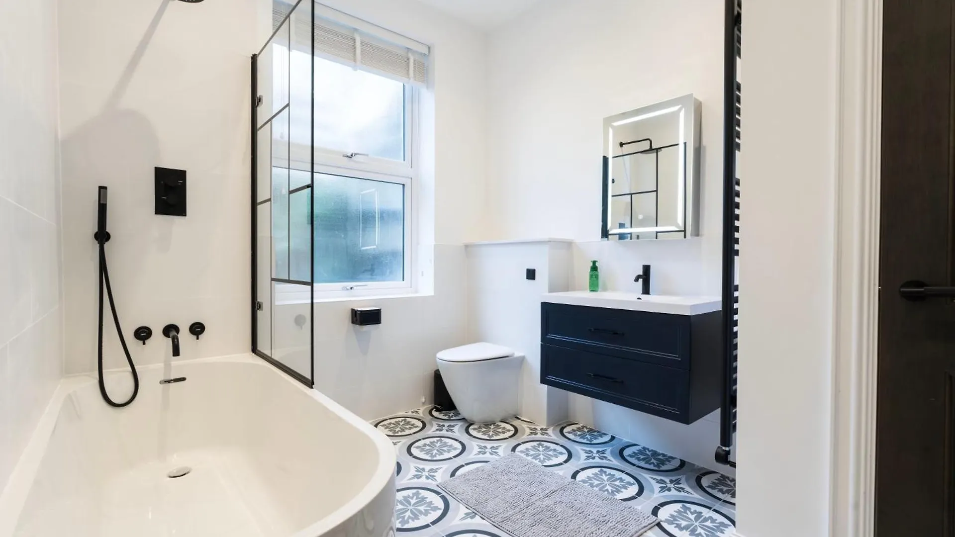 The Royal Whitechapel Apartman London