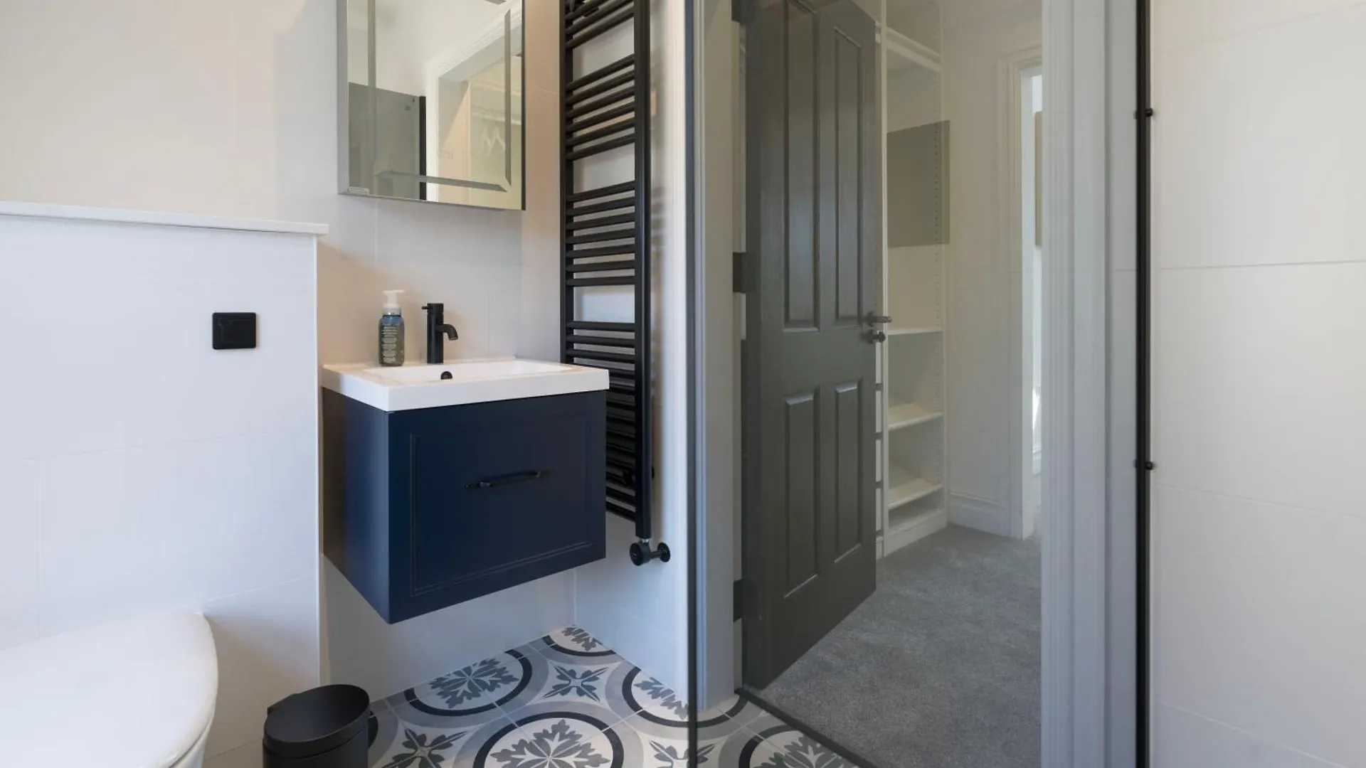 The Royal Whitechapel Apartman London 0*,  Egyesült Királyság
